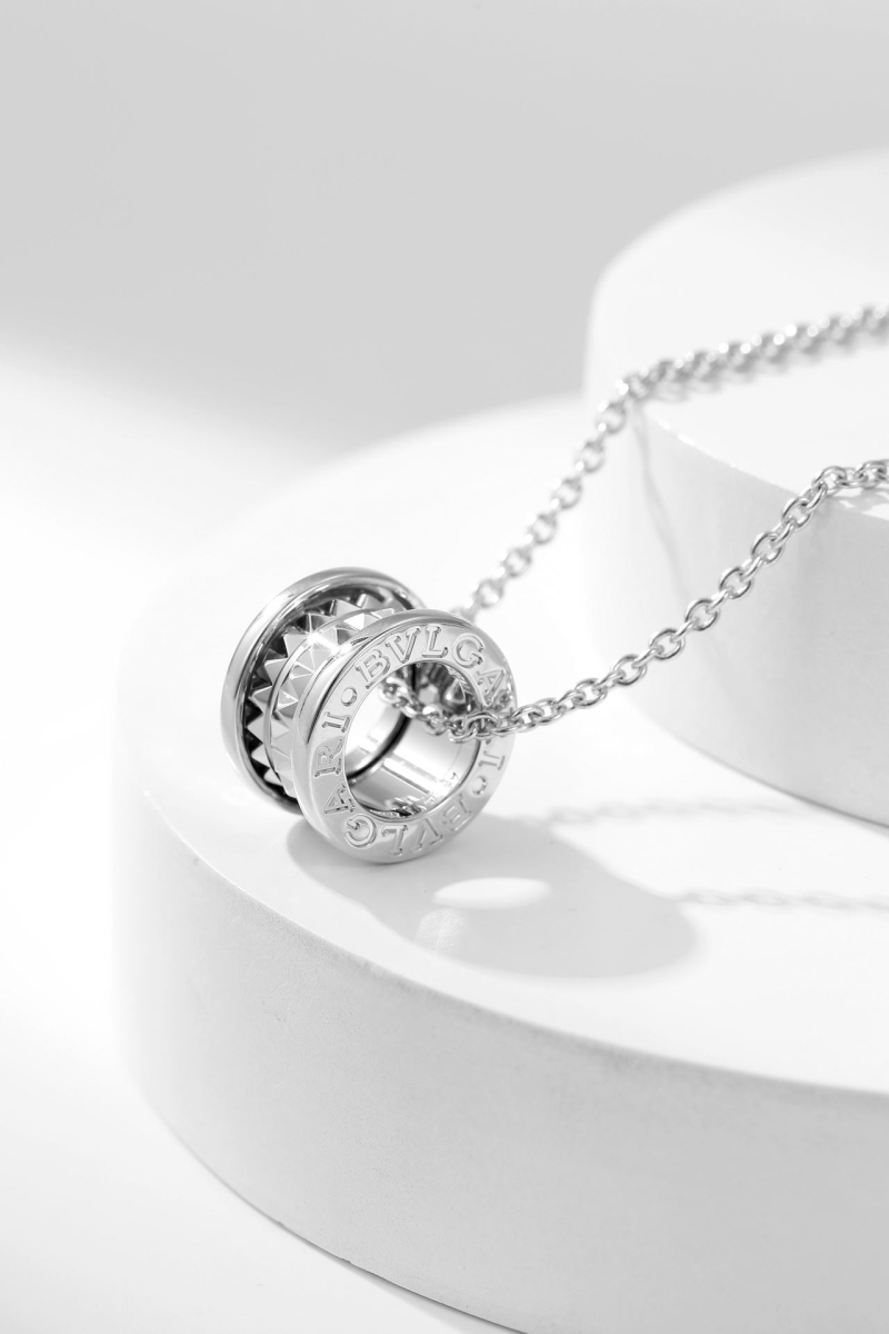 Bv1g*ai necklaces